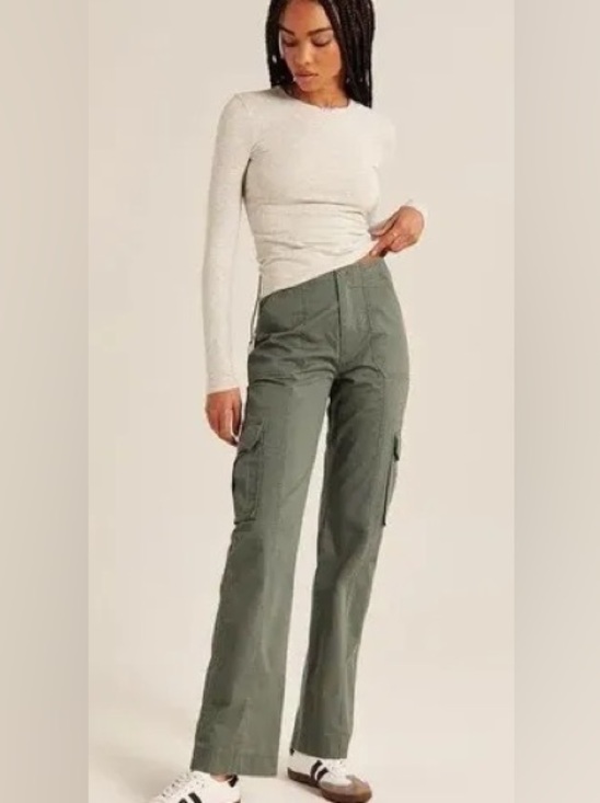 Abercrombie & Fitch Pants - NWT Abercrombie High Rise Relaxed Cargo Pants